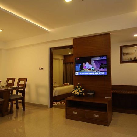Hotel Karthika Park Kazhakuttam Extérieur photo