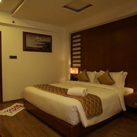 Hotel Karthika Park Kazhakuttam Extérieur photo