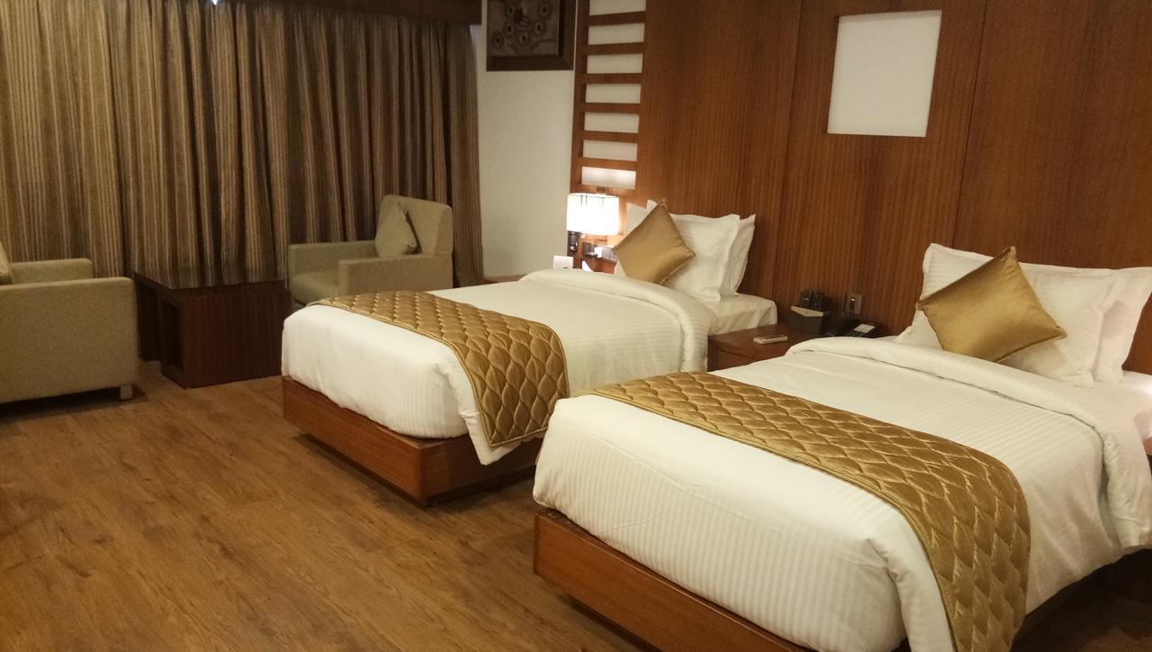 Hotel Karthika Park Kazhakuttam Extérieur photo